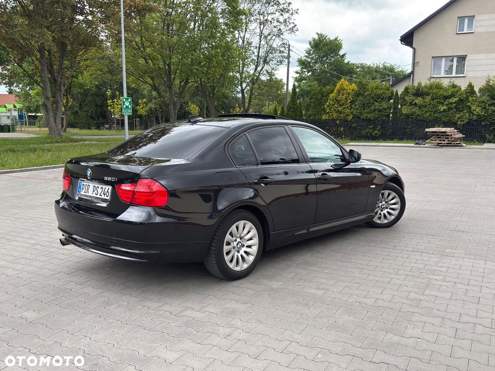 BMW Seria 3 320i - 5