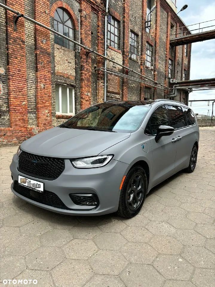 Chrysler Pacifica - 16