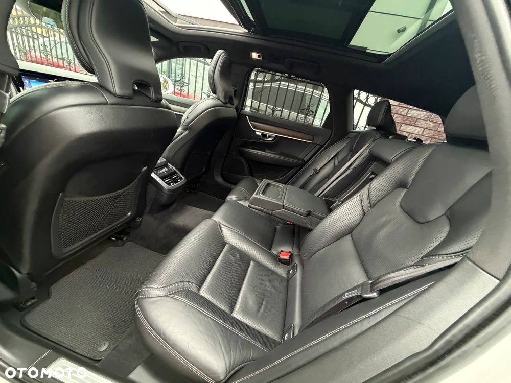 Volvo V90 Cross Country D5 AWD Pro - 34