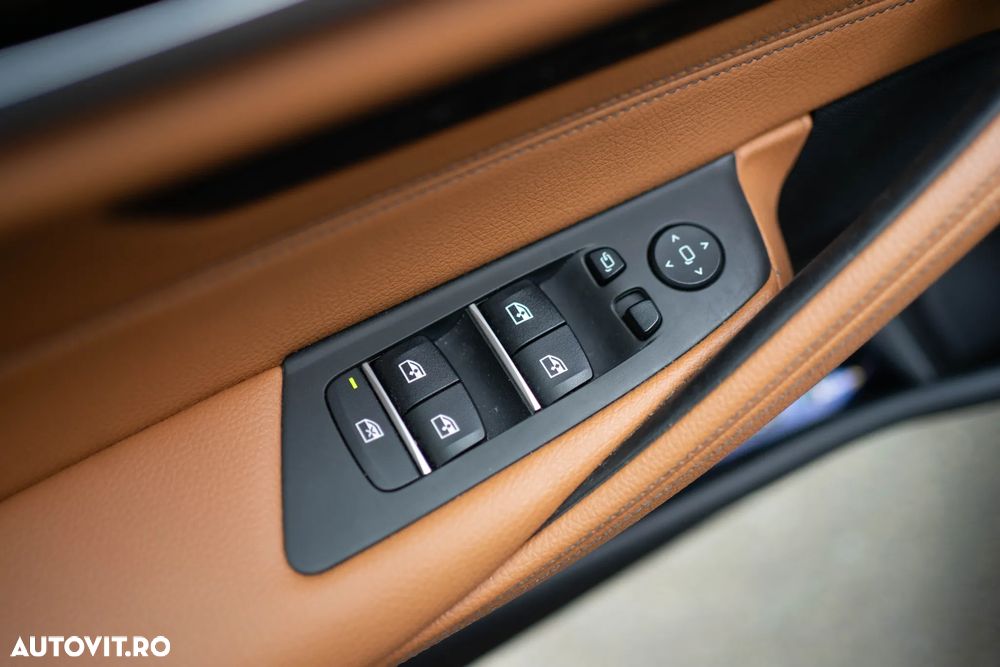 BMW Seria 5 530e Aut. Luxury Line - 23