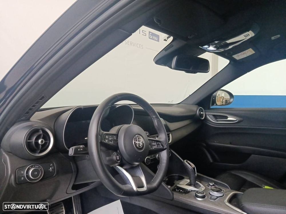 Alfa Romeo Giulia 2.0 T TI Q4 AT8 - 8