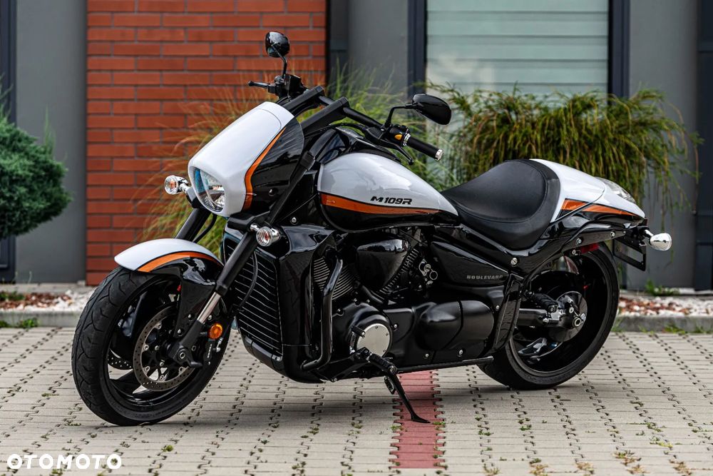 Suzuki Boulevard - 2