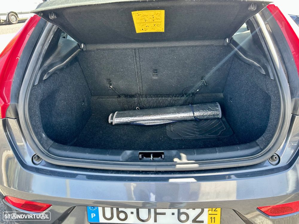 Volvo V40 D2 - 11