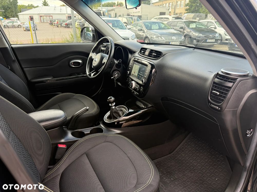 Kia Soul 1.6 CRDI Dream Team Edition - 24