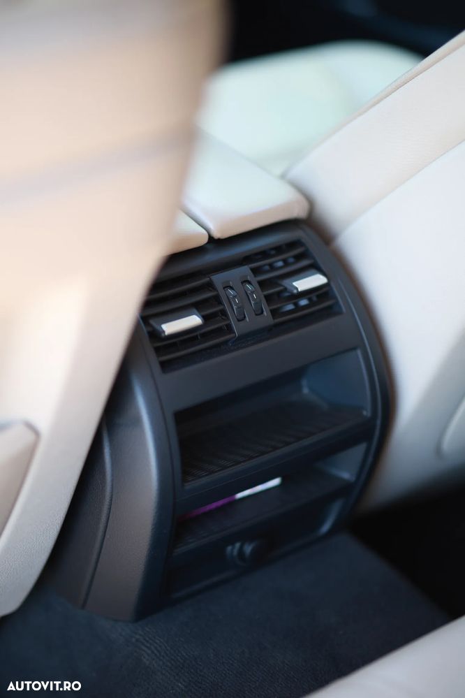 BMW Seria 5 525d xDrive - 25