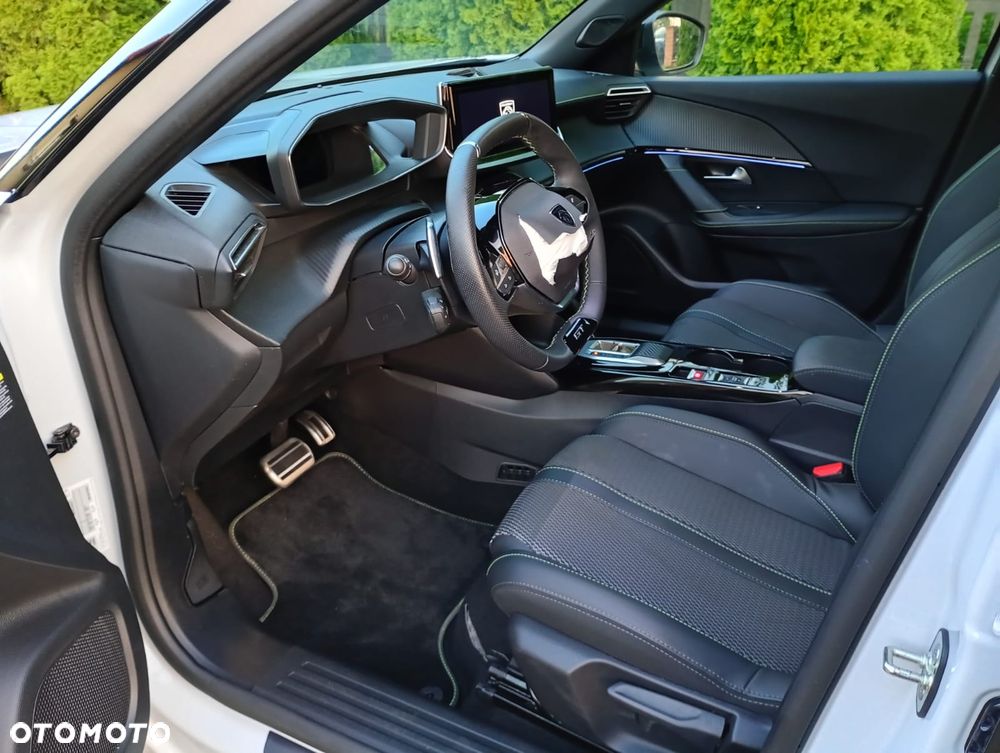 Peugeot 2008 Hybrid 136 e-DSC GT - 12