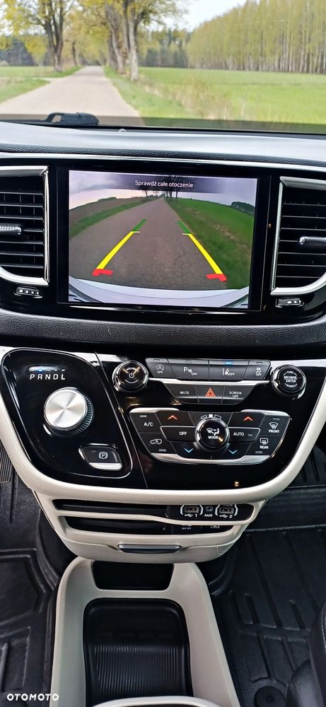 Chrysler Pacifica - 17