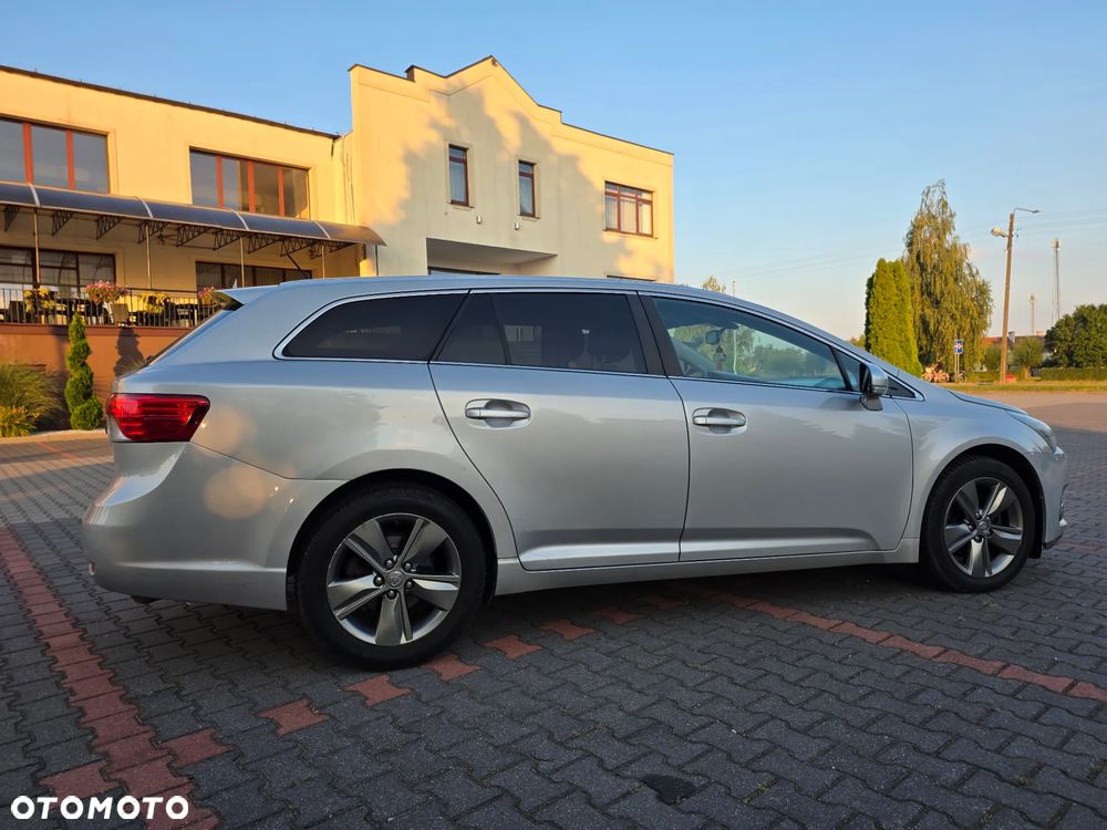 Toyota Avensis 2.0 D-4D Style - 10