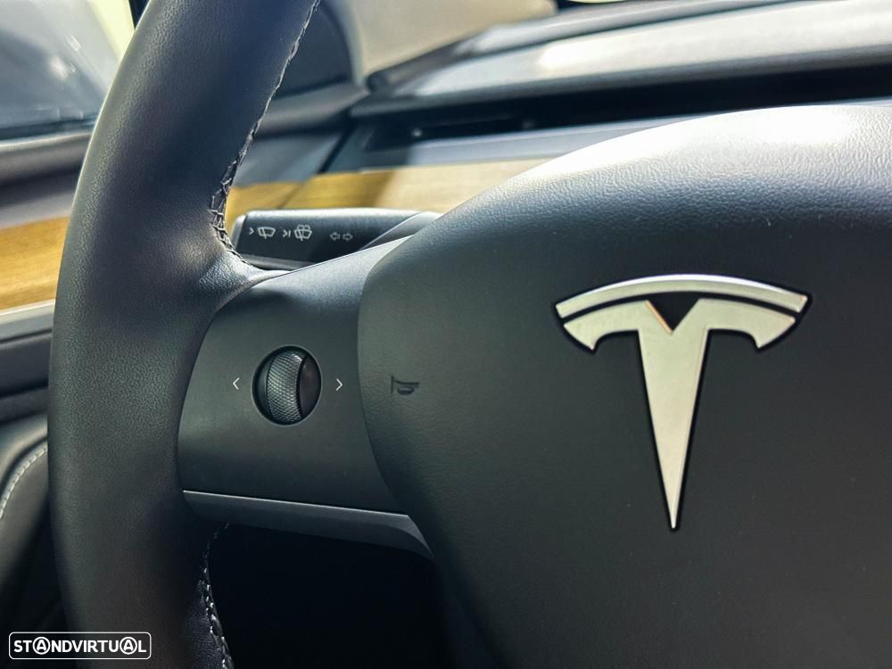 Tesla Model Y Long Range Dual Motor AWD - 44