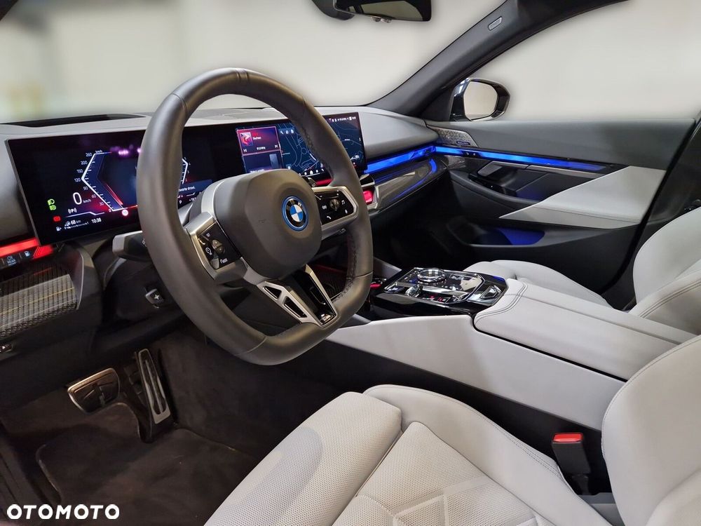 BMW Seria 5 530e xDrive PHEV M Sport - 11