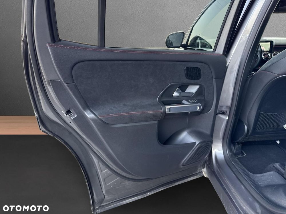 Mercedes-Benz GLB - 15