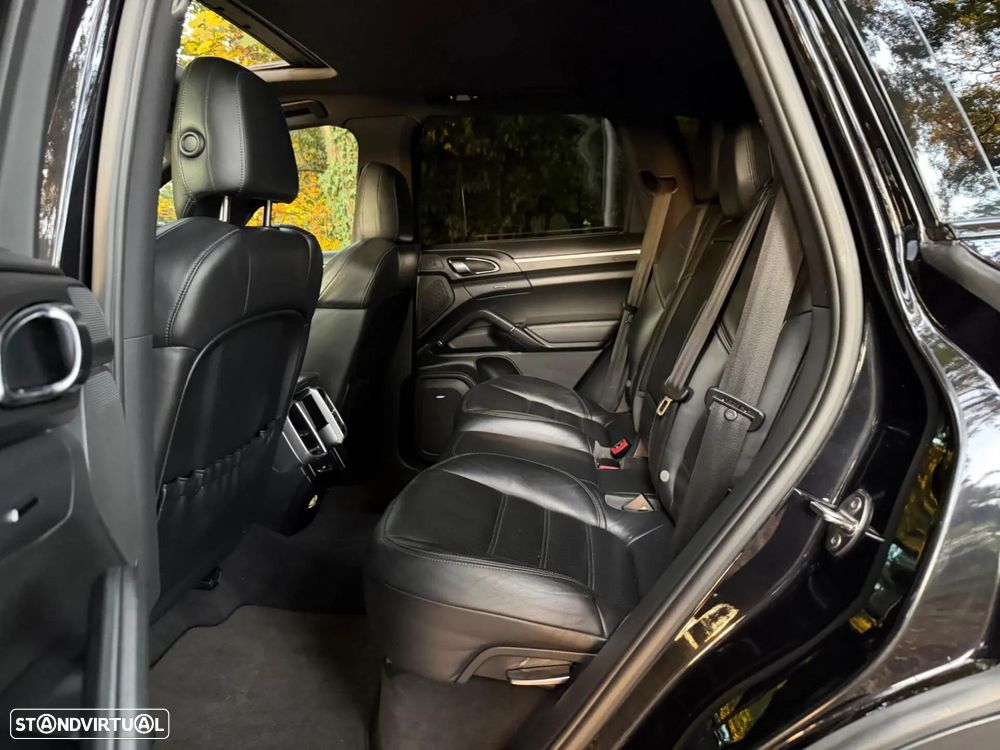 Porsche Cayenne Platinum Edition - 28