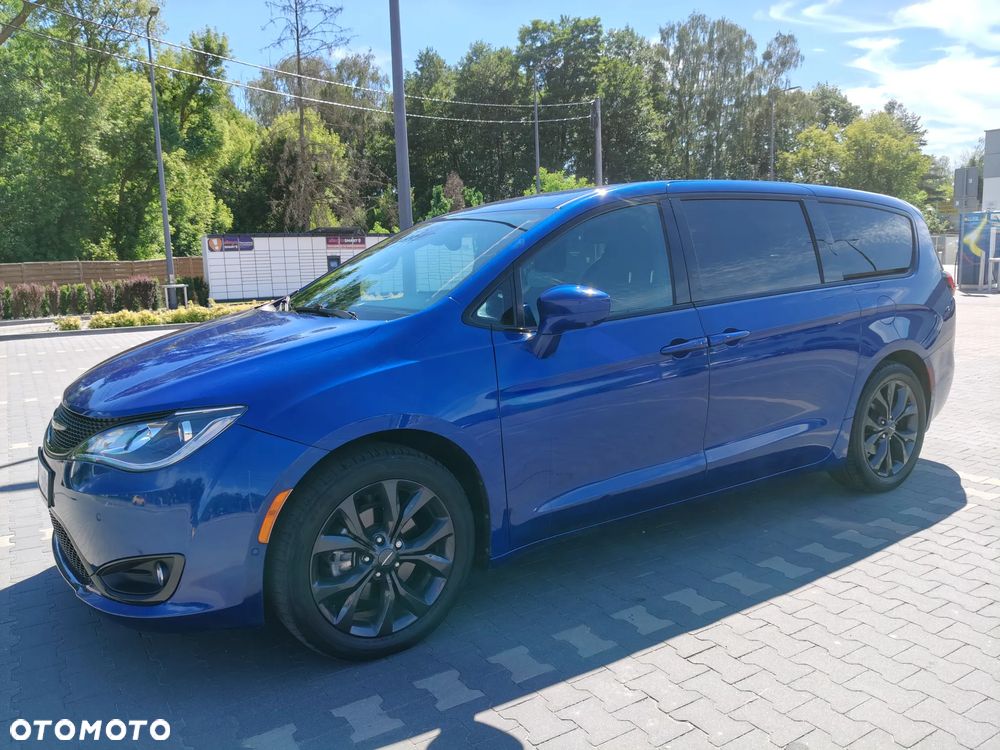 Chrysler Pacifica - 2