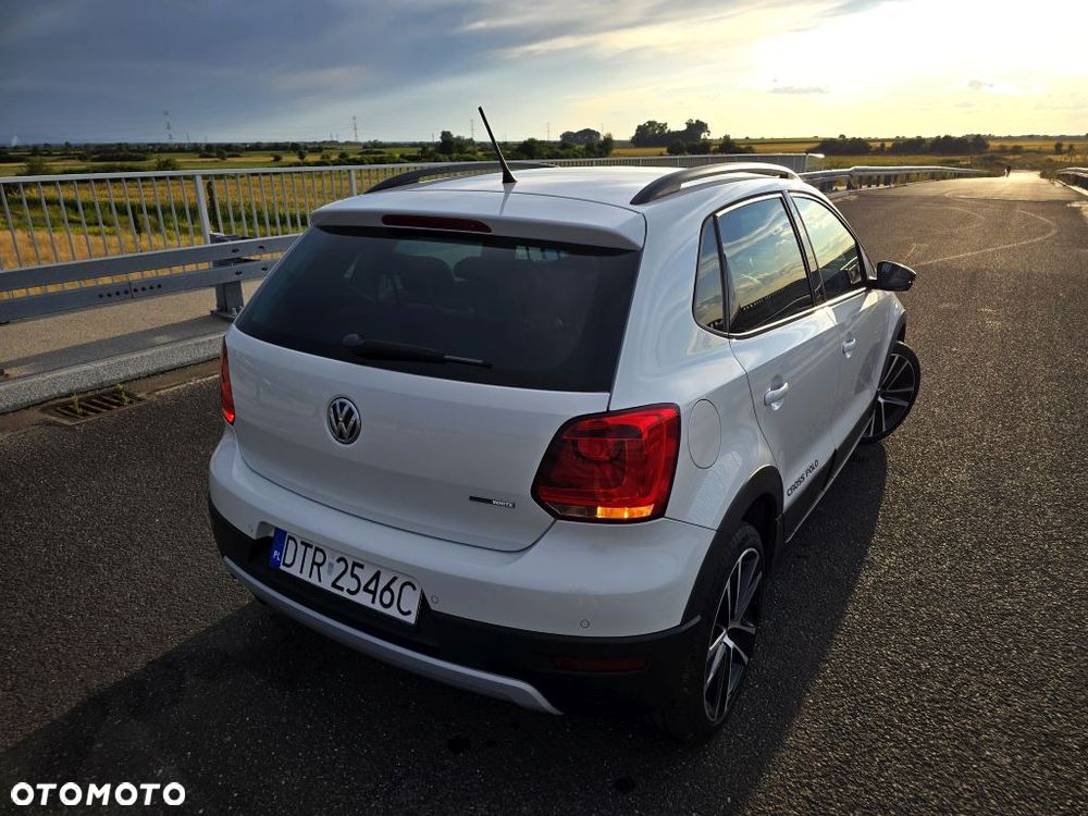 Volkswagen Polo 1.2 TSI Cross Urban White - 3