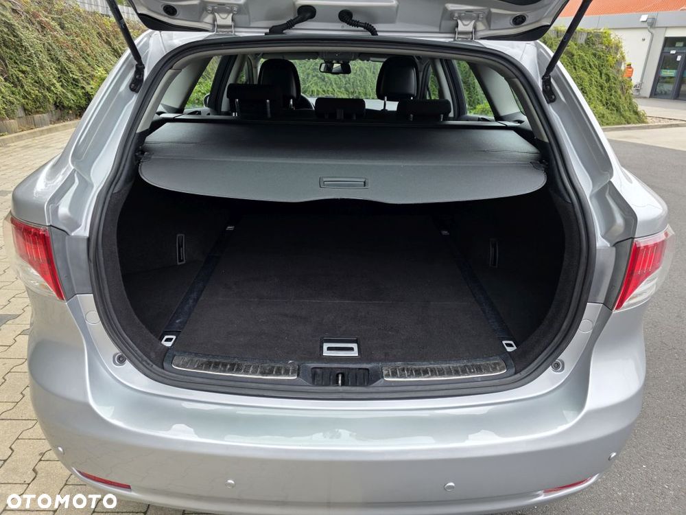 Toyota Avensis Touring Sports 1.8 Business Edition - 10