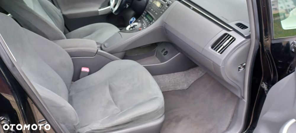 Toyota Prius 1.8 HSD Prestige - 13