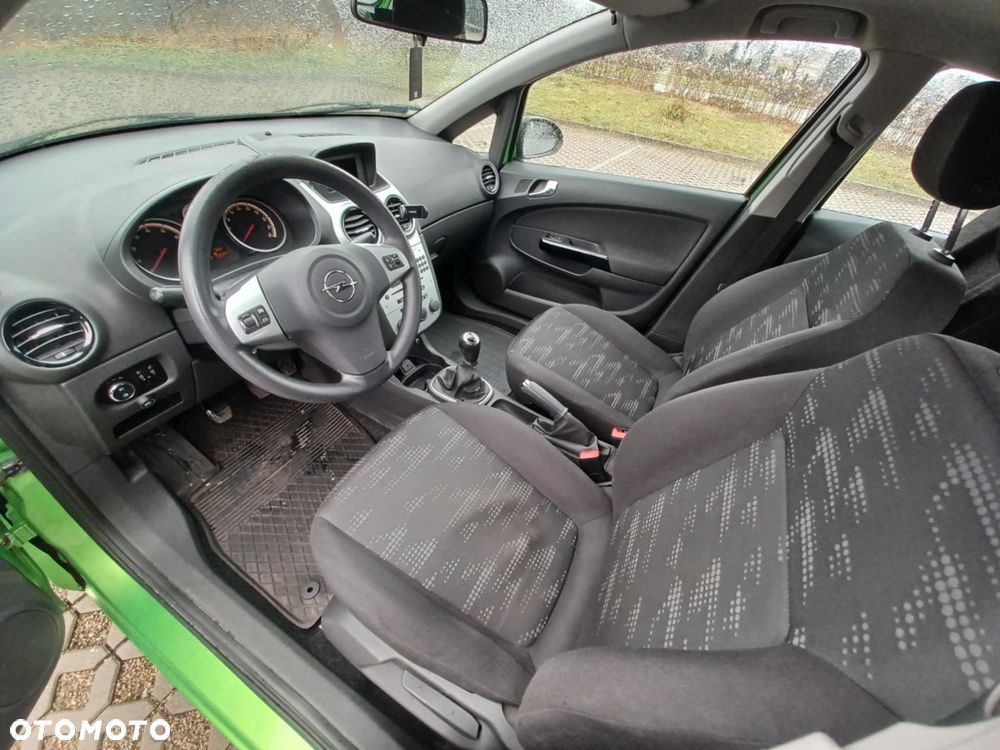 Opel Corsa 1.2 16V Cosmo - 24