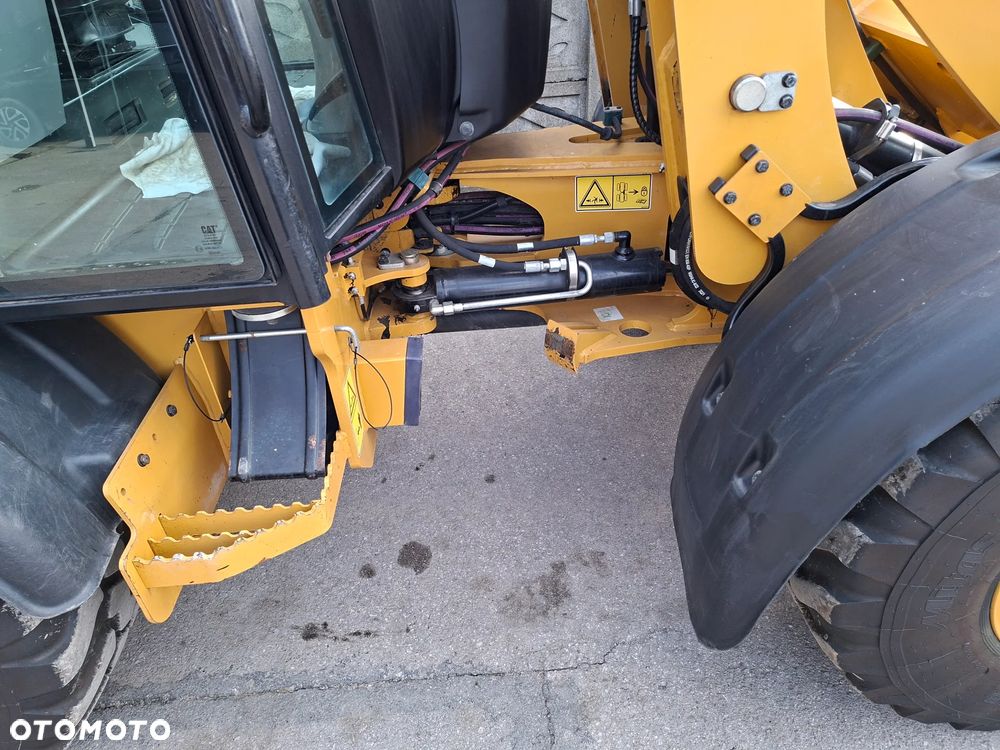 Caterpillar CAT 906 M - 24