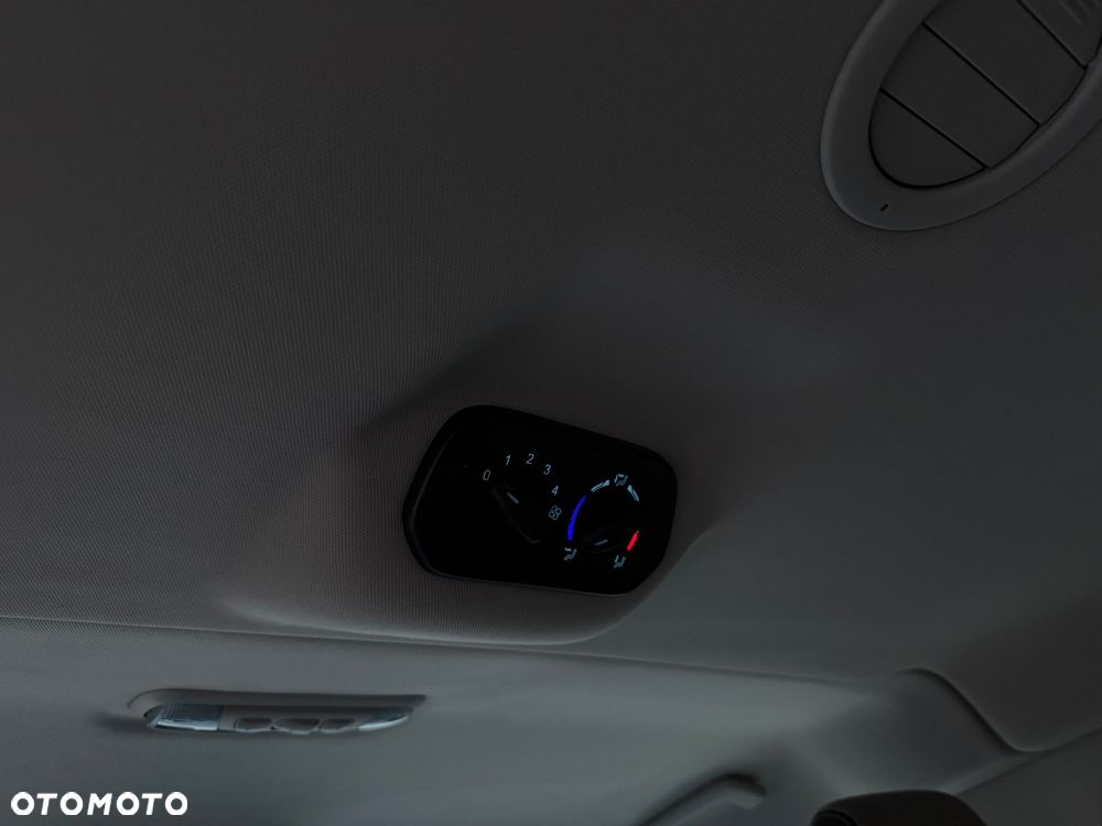 Ford Tourneo Custom - 26