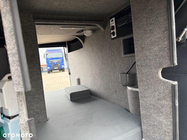 MAN LION`S COACH L R08 - 14