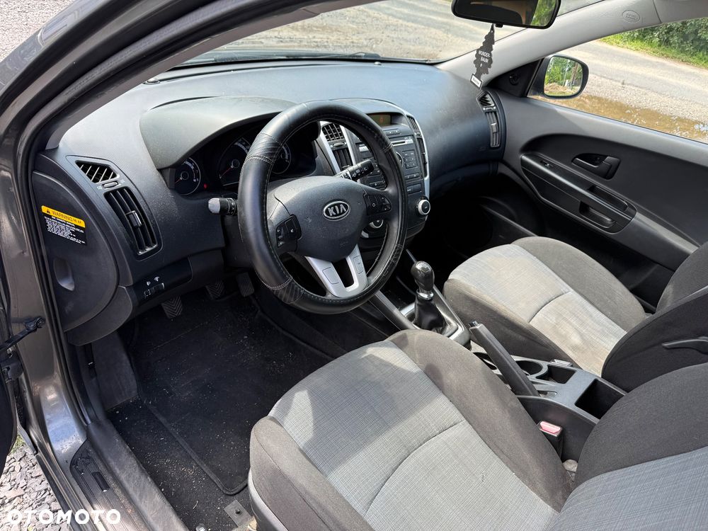 Kia Ceed 1.4 L - 11