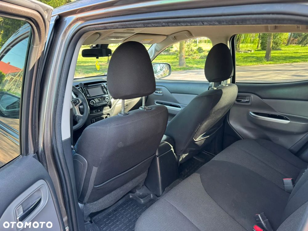 Mitsubishi L200 2.4 d DC Intense + - 19