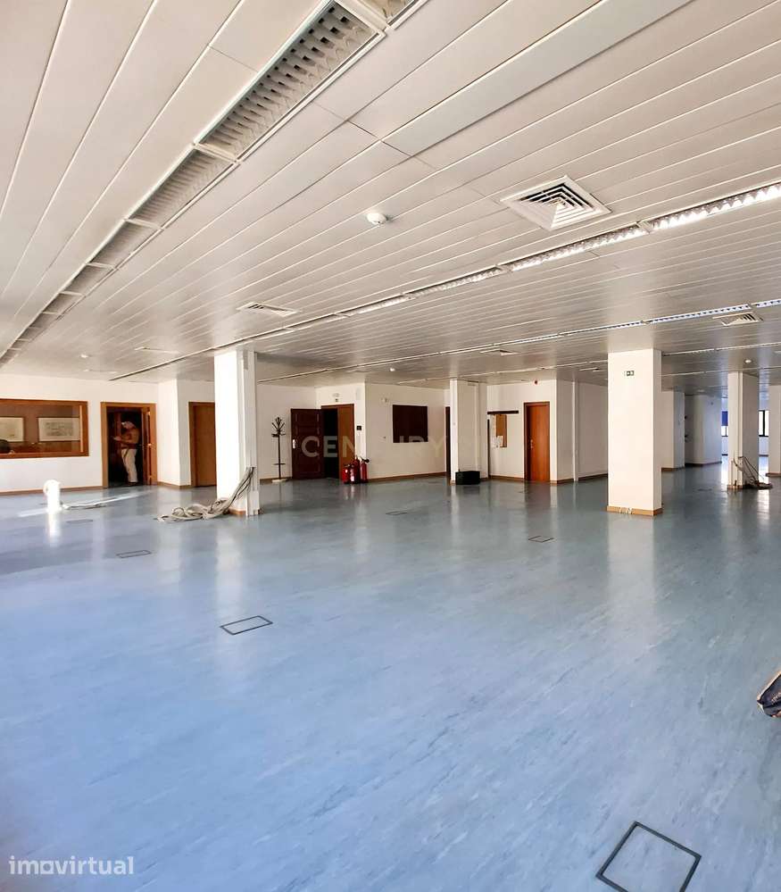 Escritório de 211 m² a 2 Minutos do Metro das Laranjeiras - Grande imagem: 4/20