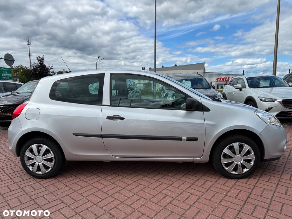 Renault Clio 1.2 16V 75 Dynamique - 9