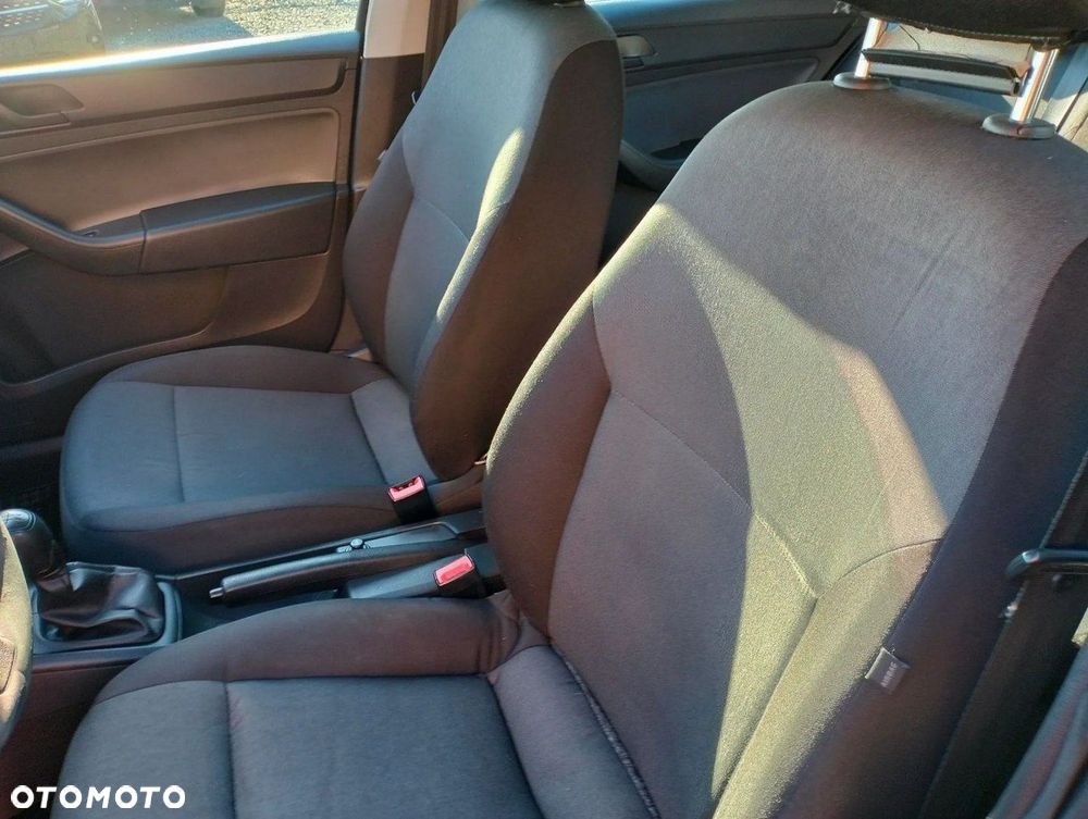 Skoda RAPID 1.2 Active - 12