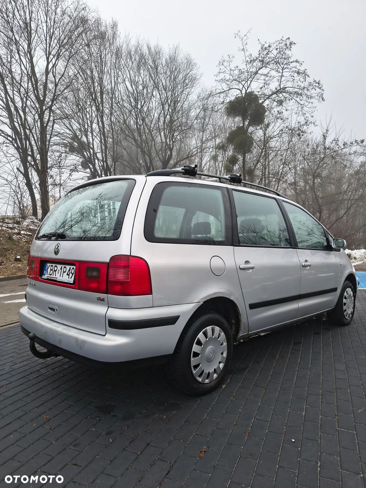 Volkswagen Sharan 1.9 TDI Highline - 3