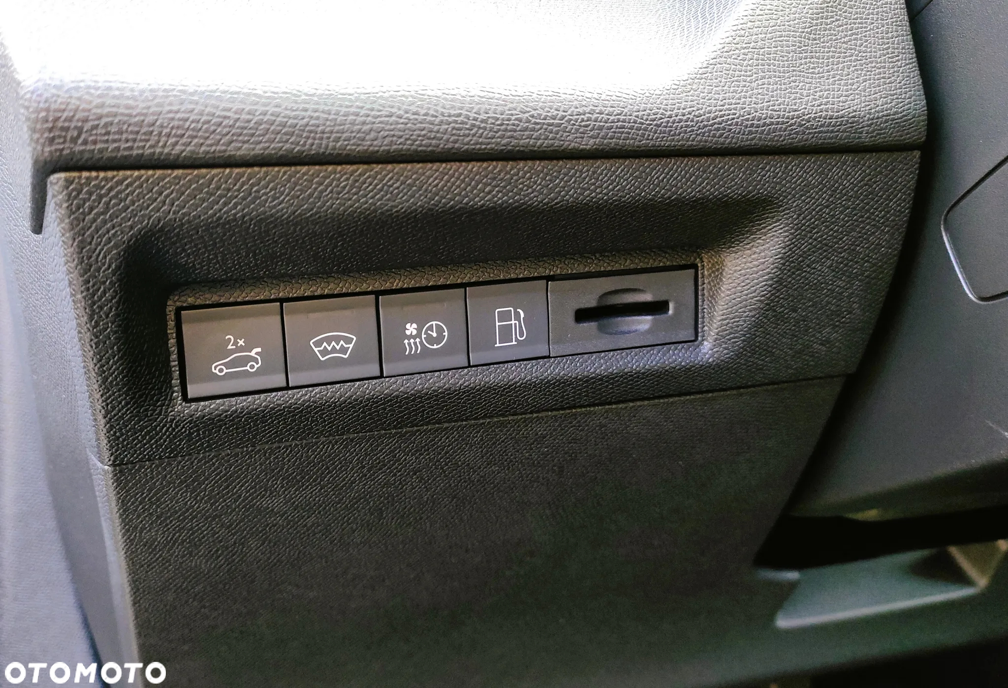Peugeot 308 Hybrid 180 e-EAT8 Allure - 28