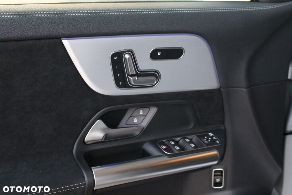 Mercedes-Benz GLA - 15