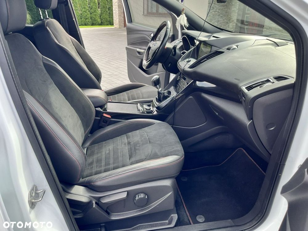 Ford Kuga 1.5 EcoBoost 2x4 ST-Line - 11