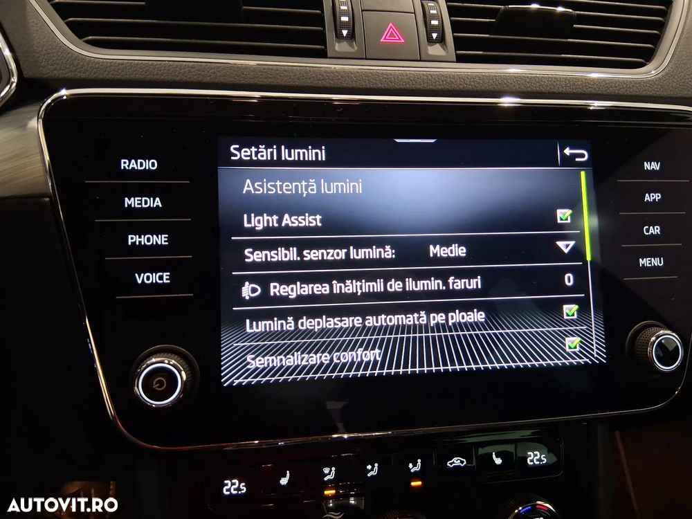 Skoda Superb 2.0 TDI DSG Ambition - 27