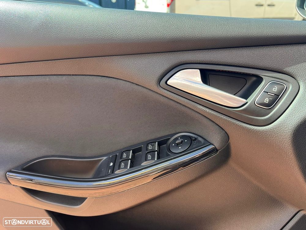 Ford Focus 1.0 SCTi Titanium - 12