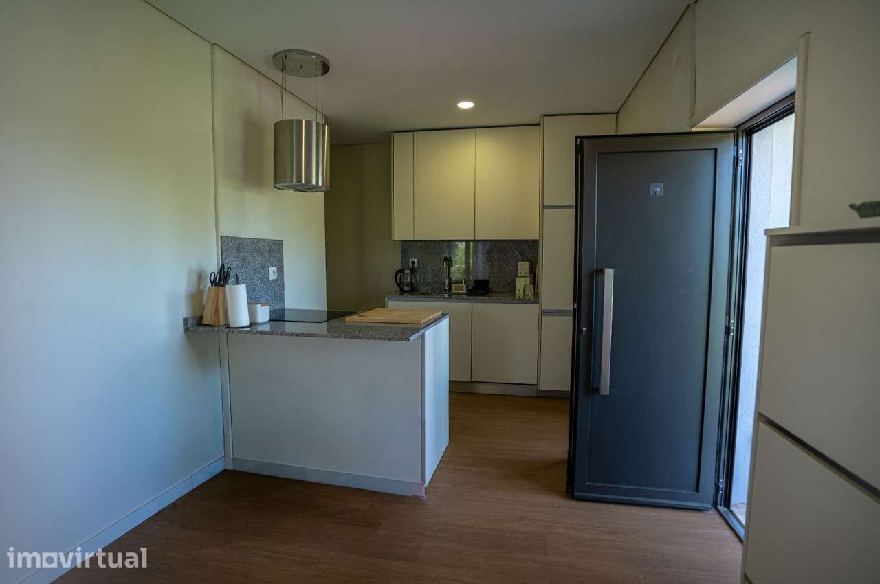 Moradia T2 remodelada com terreno, garagem e sótão. - Grande imagem: 2/20