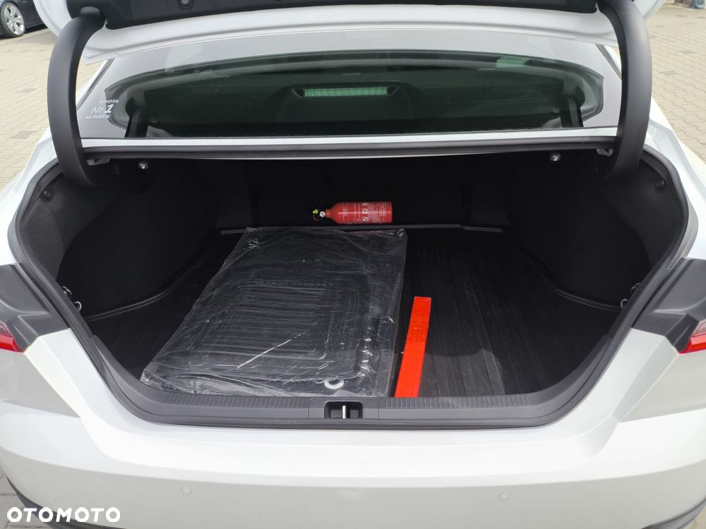 Toyota Camry - 10
