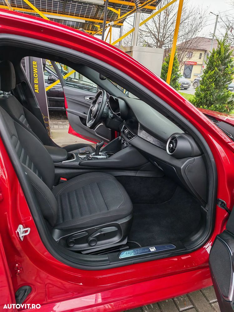 Alfa Romeo Giulia 2.0 Turbo RWD AT8 - 10