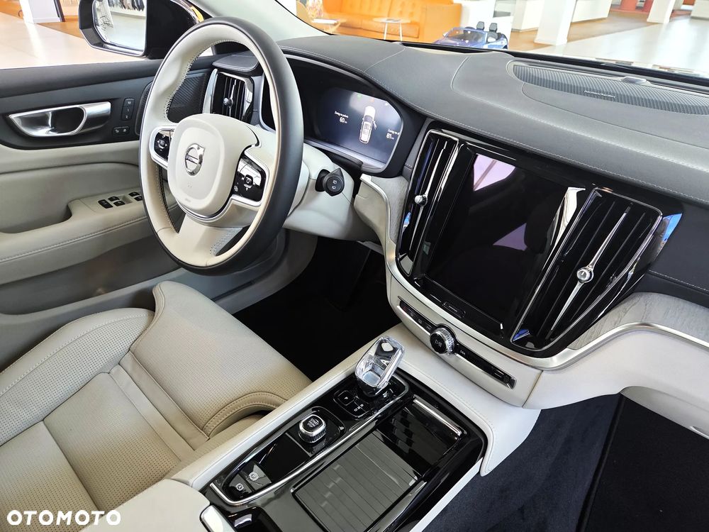 Volvo V60 T8 AWD Plug-In Hybrid Ultra Dark - 12