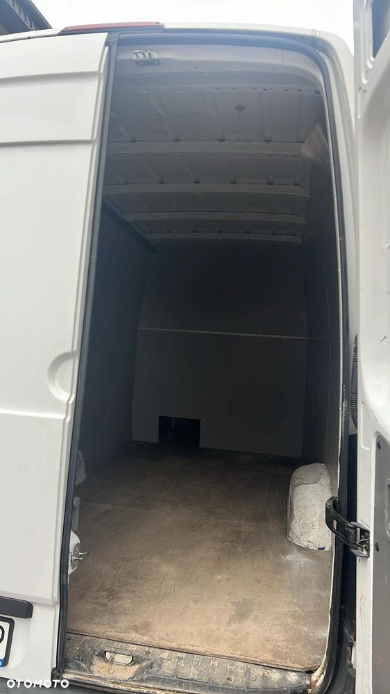 Mercedes-Benz Sprinter - 12