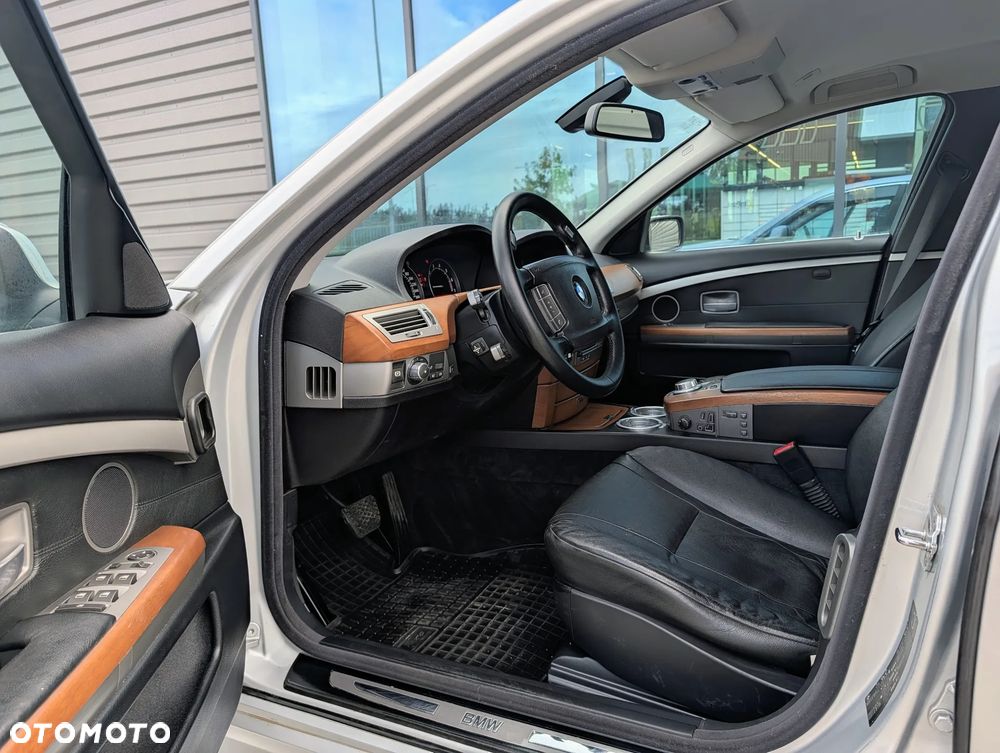 BMW Seria 7 740i - 14
