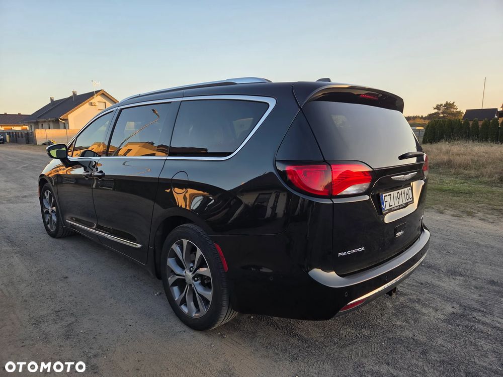 Chrysler Pacifica - 6