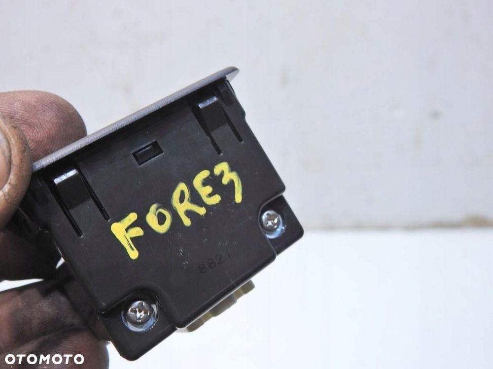 GNIAZDO AUX SUBARU FORESTER III - 2
