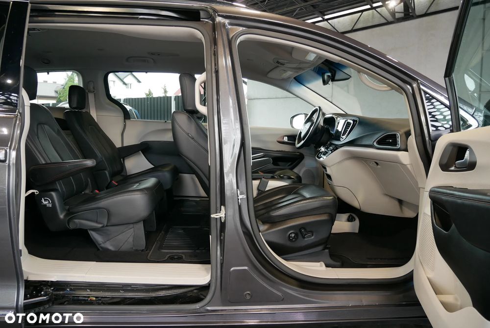 Chrysler Pacifica - 9