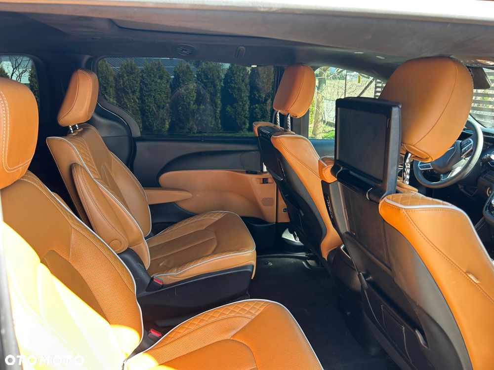 Chrysler Pacifica - 30