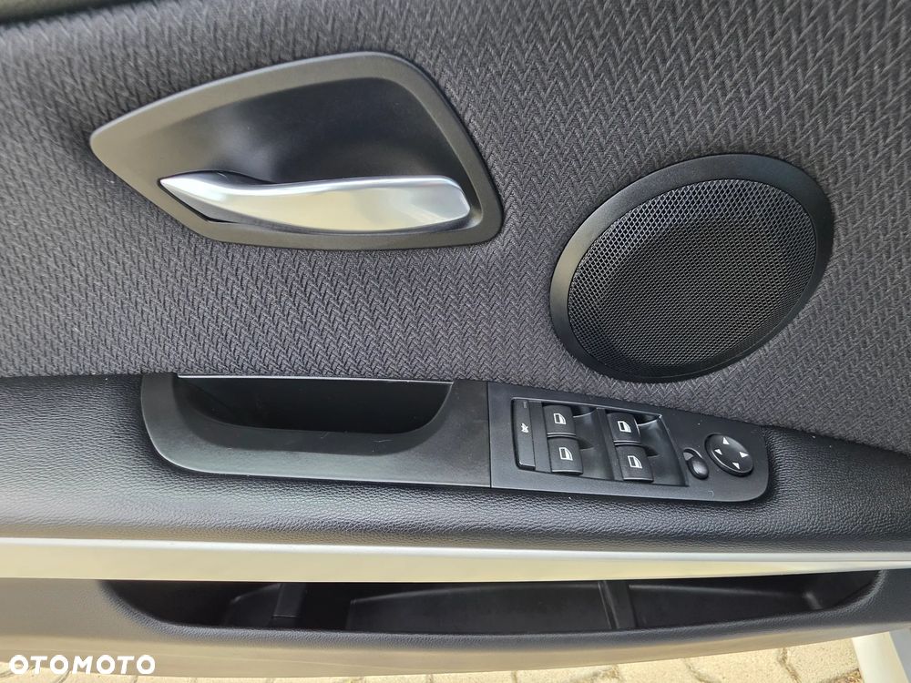 BMW Seria 3 318d DPF Edition Exclusive - 24