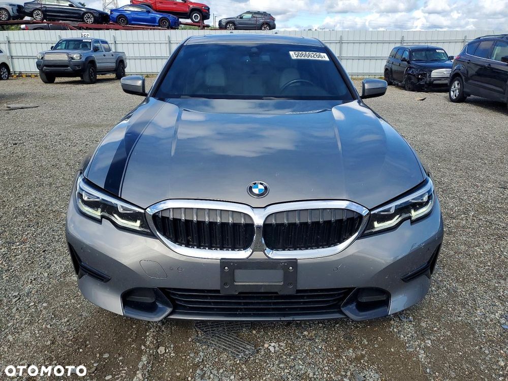BMW Seria 3 330i M Sport - 5