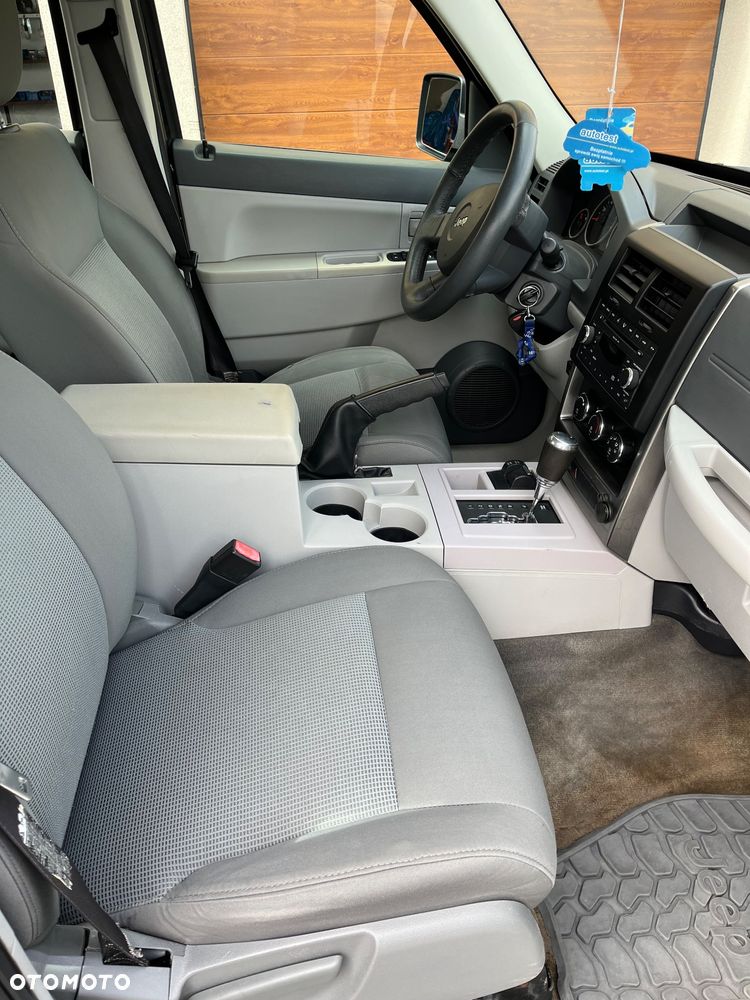 Jeep Liberty - 10