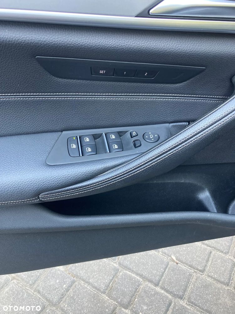 BMW Seria 5 520d xDrive - 12