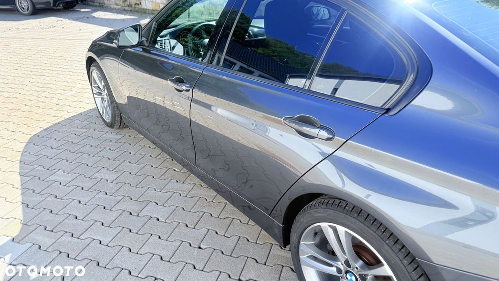 BMW Seria 3 330i xDrive Sport Line - 6
